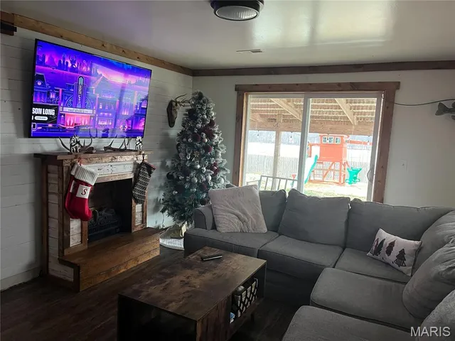 $190,000 | 7631 Gray Road, Alma, IL 62807