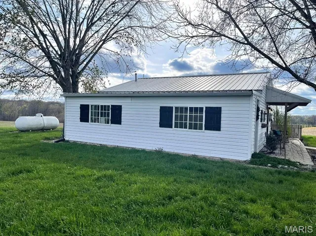 $190,000 | 7631 Gray Road, Alma, IL 62807