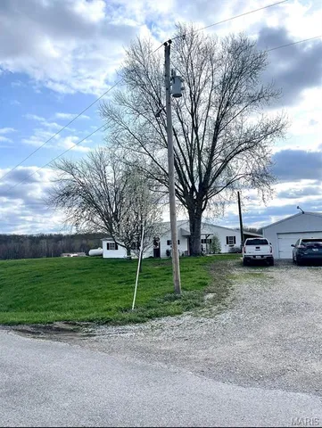 $190,000 | 7631 Gray Road, Alma, IL 62807