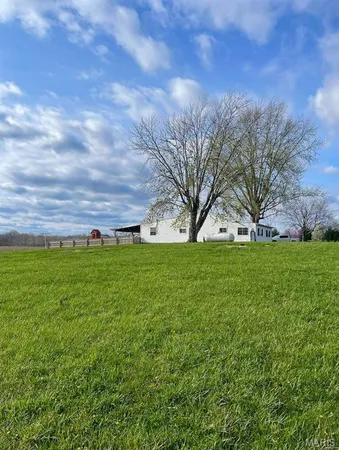 $190,000 | 7631 Gray Road, Alma, IL 62807