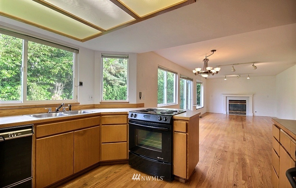 810 South 27th Street Renton, WA 98055 - Photo 5 of 19 Gallery Image 5