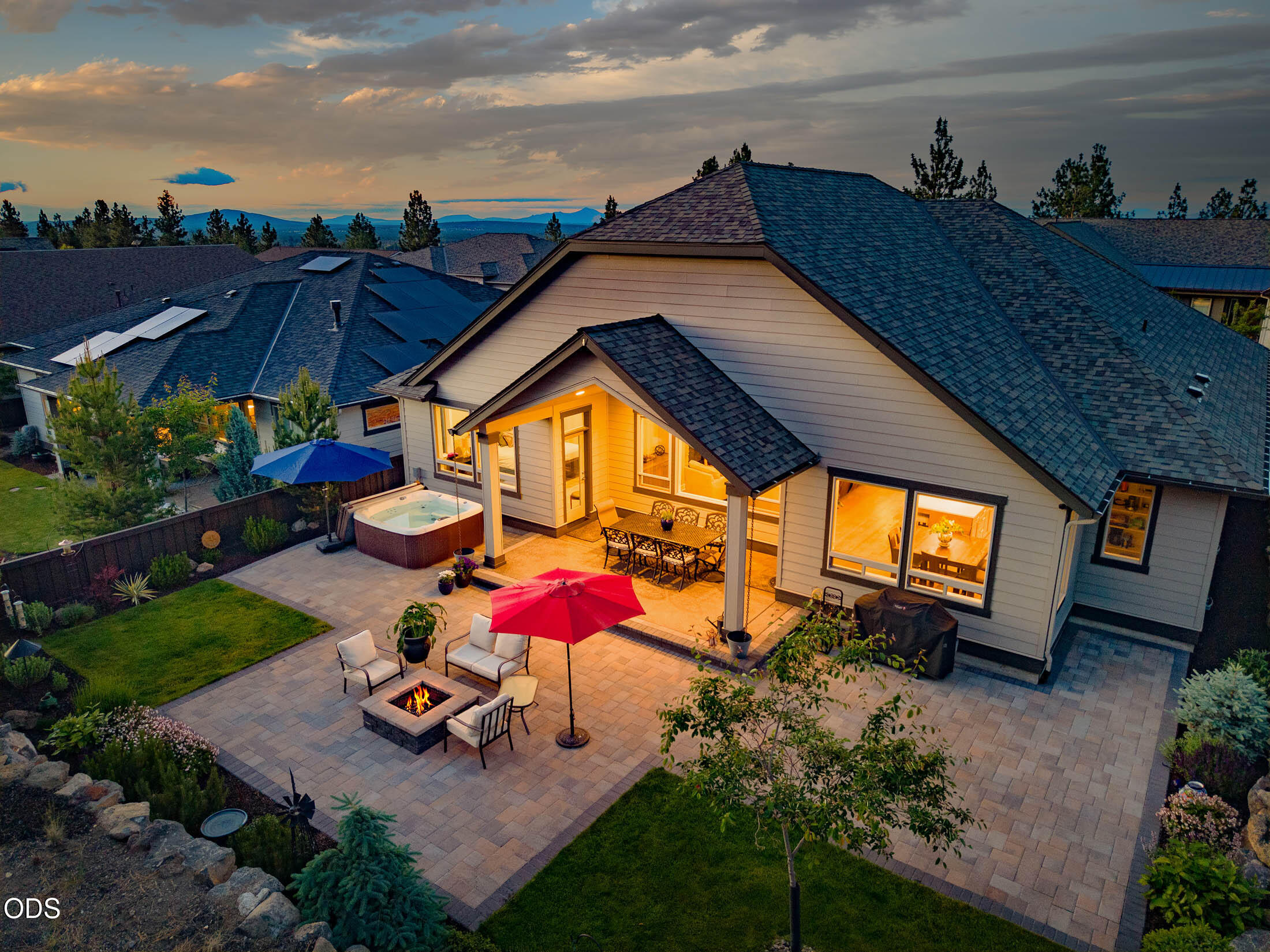 3087 Northwest Hidden Ridge Dr. Drive Bend, OR 97703 - Photo 3 of 32