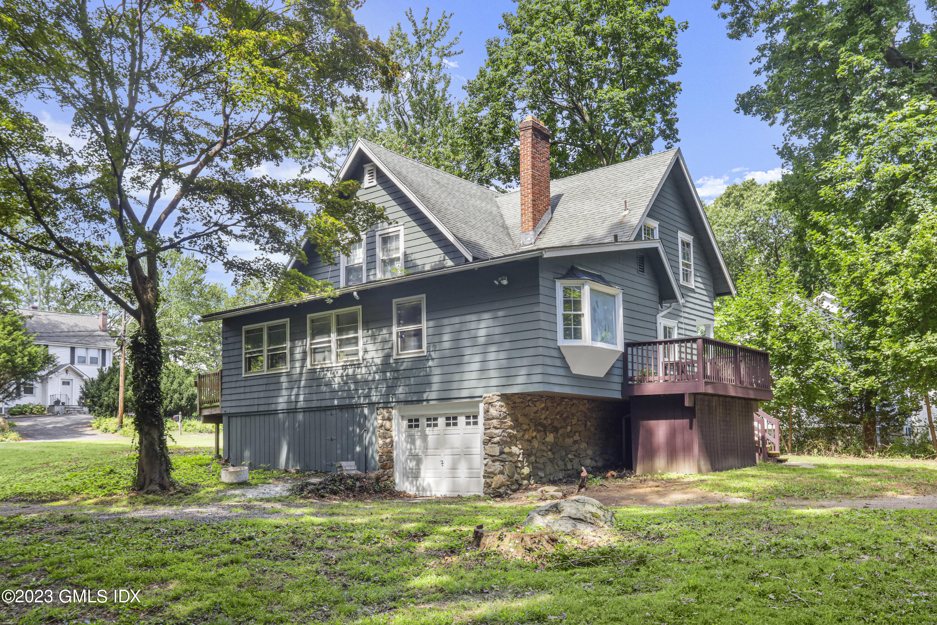 33 Breezemont Avenue Riverside, CT 06878 - Photo 12 of 31 a front view of house with yard and green space