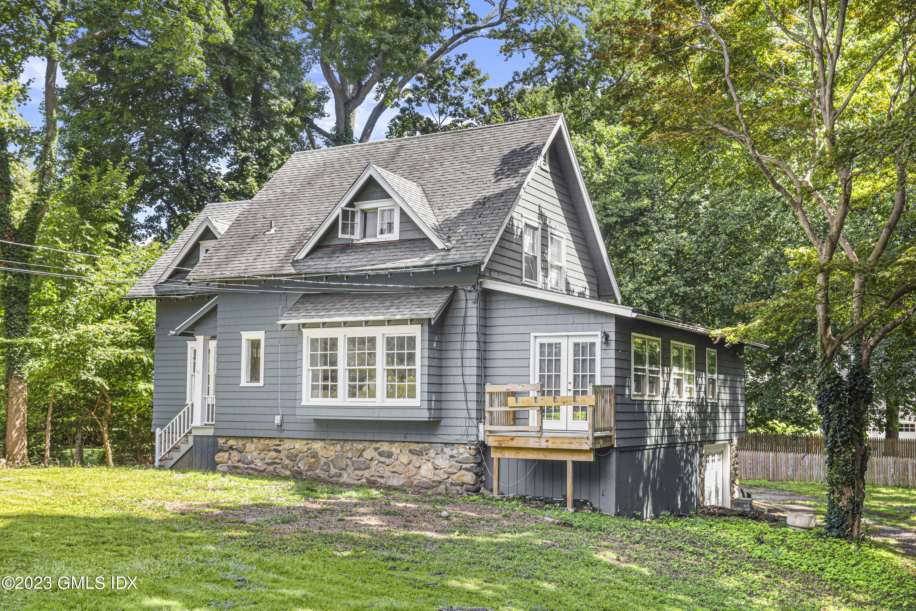 33 Breezemont Avenue Riverside, CT 06878 - Photo 4 of 31 a front view of a house with a yard