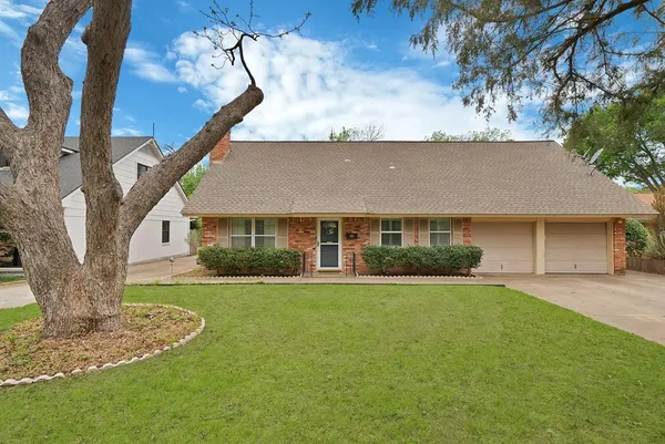 $2,350 | 526 Waggoner Drive, Arlington, TX 76013