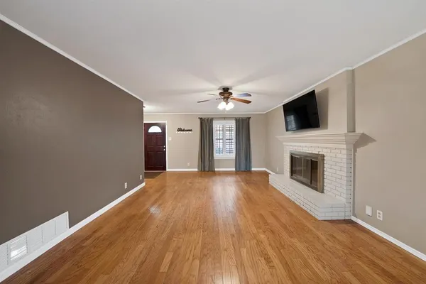 $2,350 | 526 Waggoner Drive, Arlington, TX 76013
