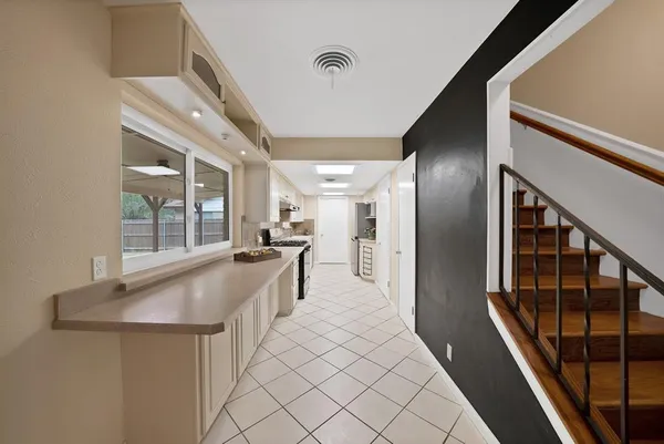 $2,350 | 526 Waggoner Drive, Arlington, TX 76013