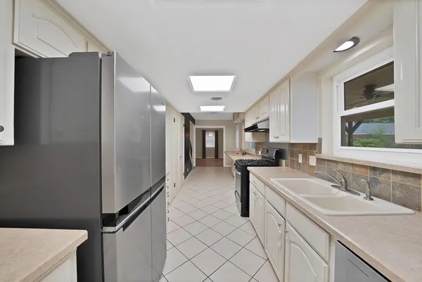 $2,350 | 526 Waggoner Drive, Arlington, TX 76013