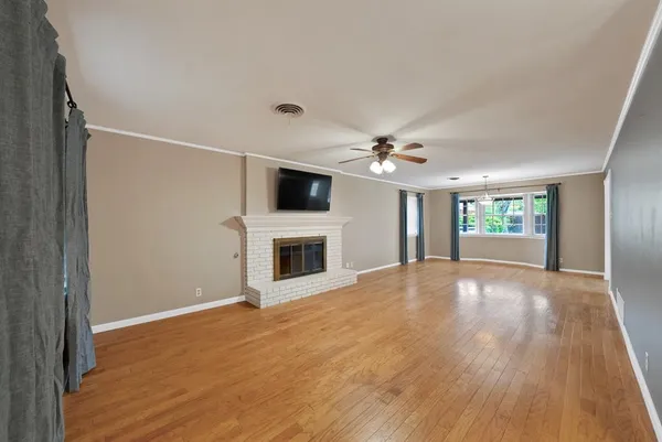 $2,350 | 526 Waggoner Drive, Arlington, TX 76013