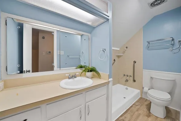 $2,350 | 526 Waggoner Drive, Arlington, TX 76013