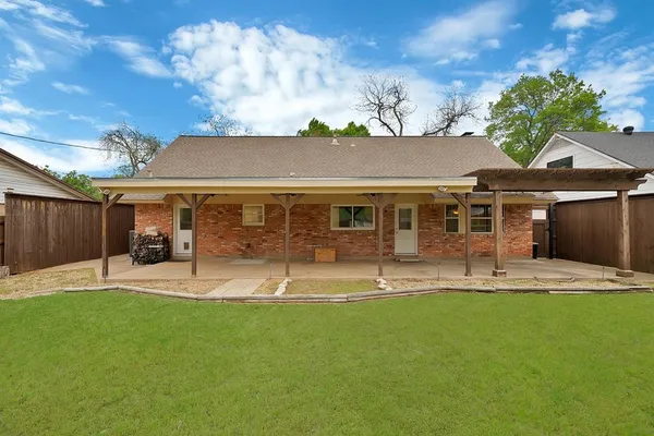$2,350 | 526 Waggoner Drive, Arlington, TX 76013