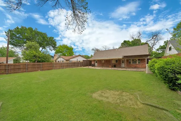 $2,350 | 526 Waggoner Drive, Arlington, TX 76013