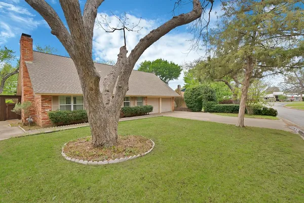 $2,350 | 526 Waggoner Drive, Arlington, TX 76013