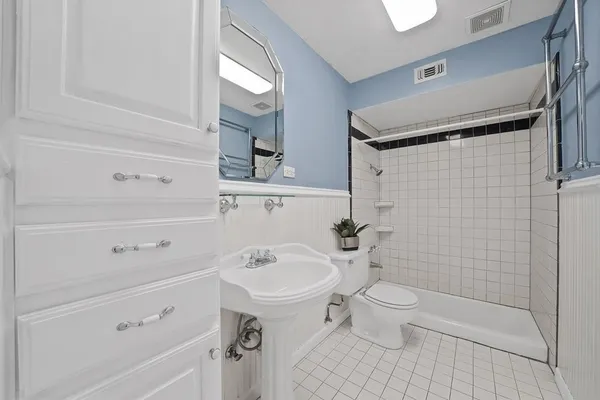 $2,350 | 526 Waggoner Drive, Arlington, TX 76013