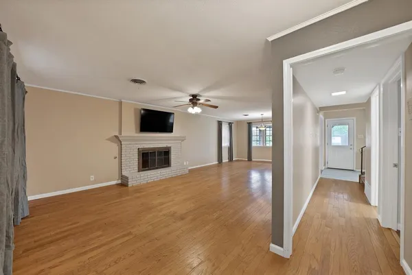 $2,350 | 526 Waggoner Drive, Arlington, TX 76013
