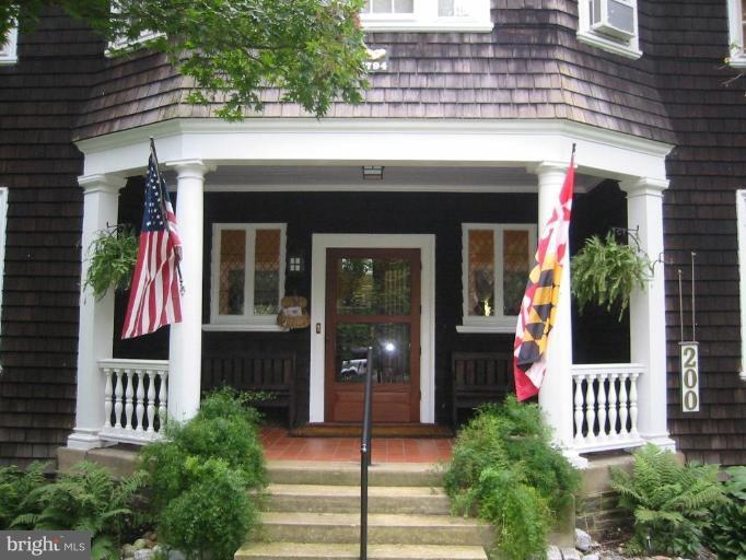 200 Ridgewood Road Baltimore, MD 21210 - Photo 2 of 16 Entrance / Foyer