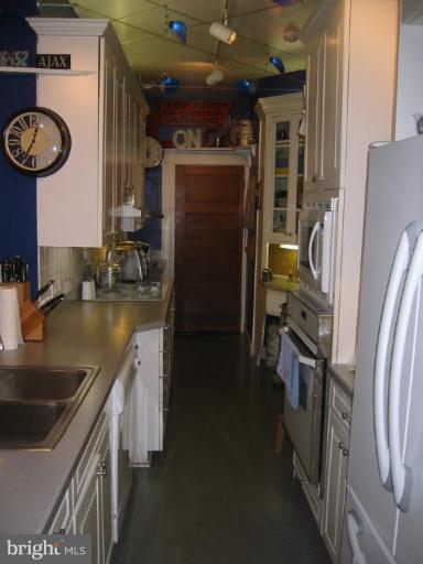 200 Ridgewood Road Baltimore, MD 21210 - Photo 9 of 16 Kitchen