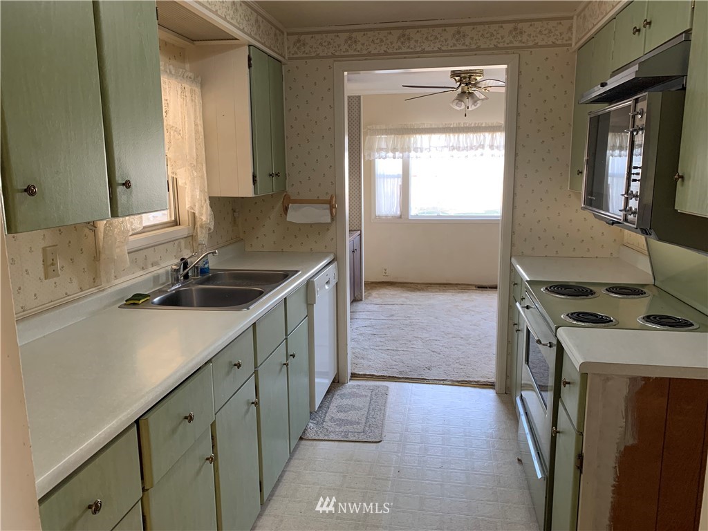 5648 North Frontage Road Northeast Moses Lake, WA 98837 - Photo 4 of 23 Gallery Image 4