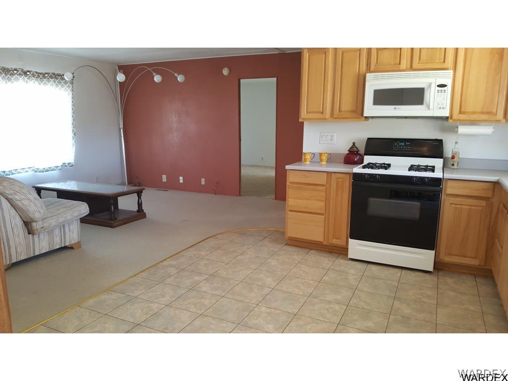 1981 South Emery Park Road Golden Valley, AZ 86413 - Photo 11 of 31 Looking towards living room