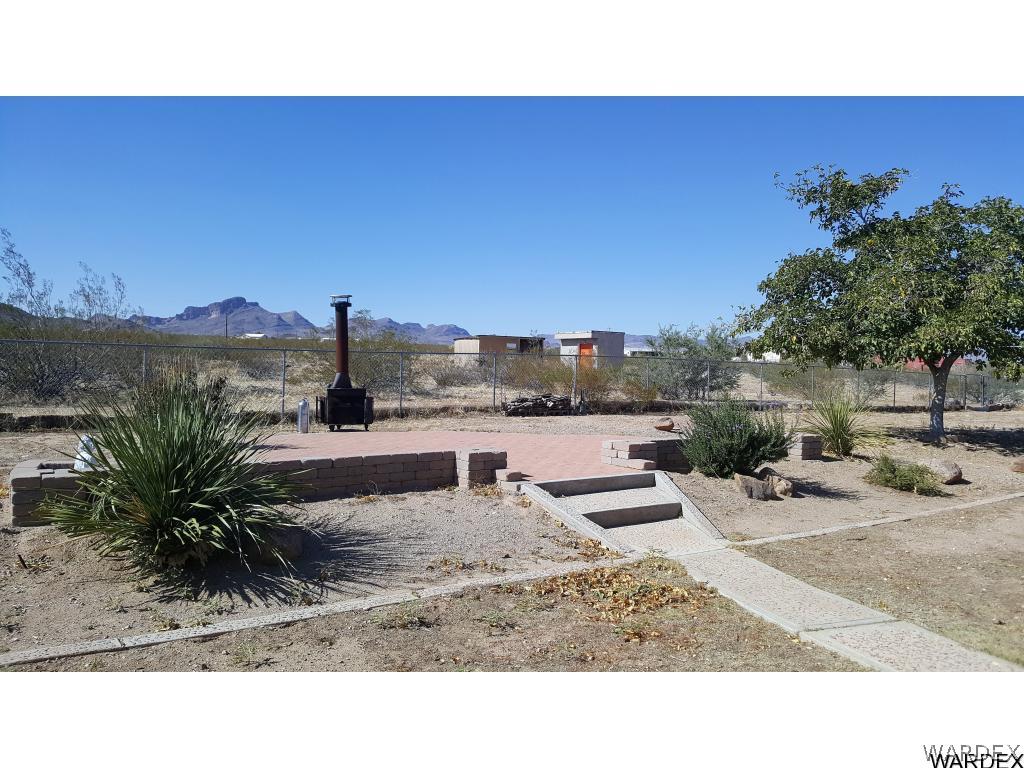 1981 South Emery Park Road Golden Valley, AZ 86413 - Photo 25 of 31 Mature landscaping