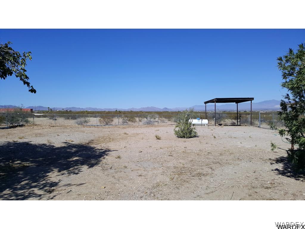 1981 South Emery Park Road Golden Valley, AZ 86413 - Photo 29 of 31 Covered shelter