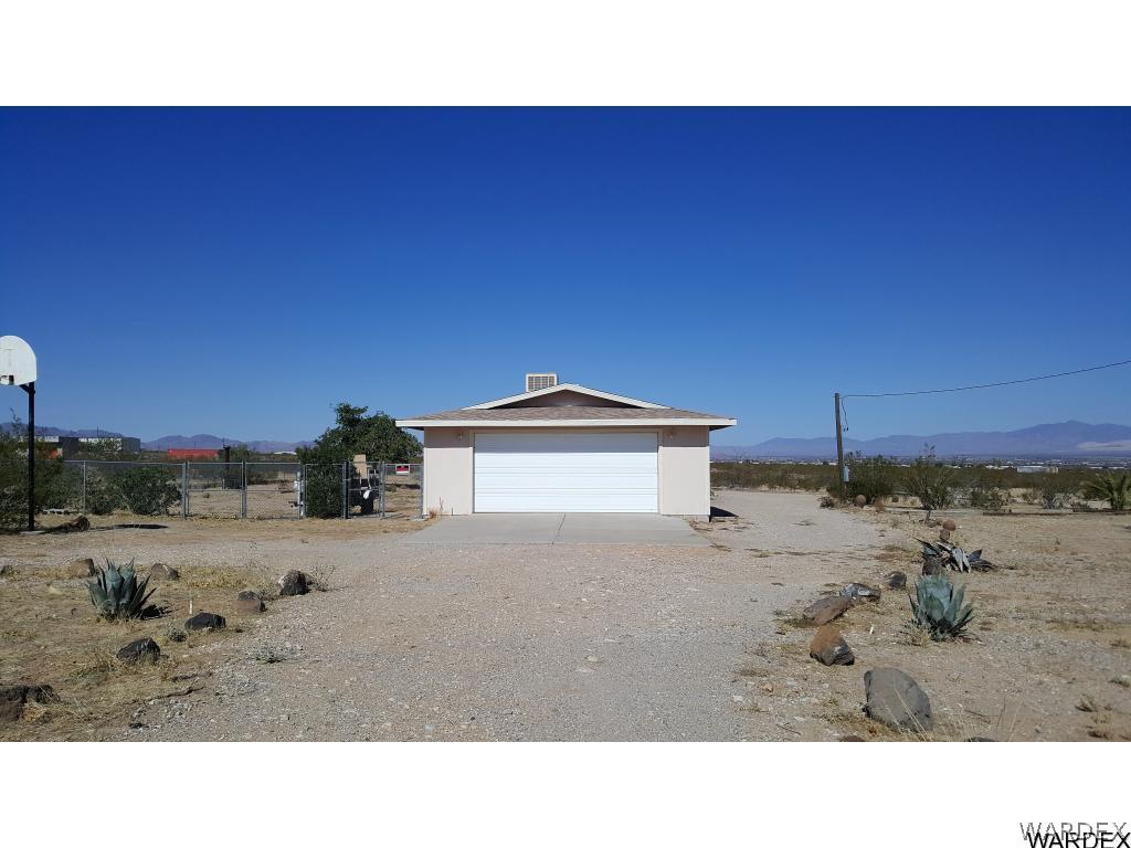 1981 South Emery Park Road Golden Valley, AZ 86413 - Photo 3 of 31 Detached garage