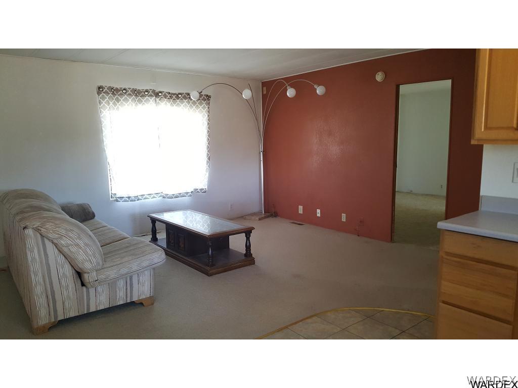 1981 South Emery Park Road Golden Valley, AZ 86413 - Photo 7 of 31 Living room