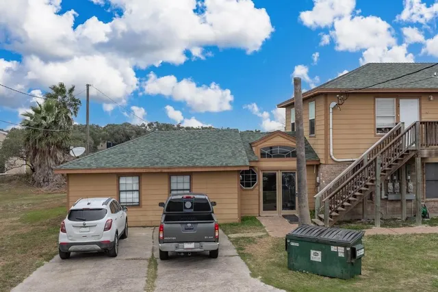 $819,900 | 4107 Highway 35 South, Rockport, TX 78382