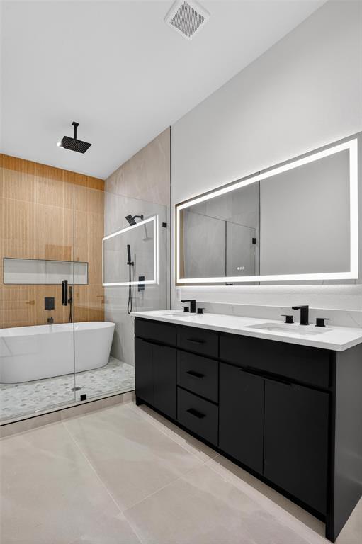 2007 North Montclair Avenue Dallas, TX 75208 - Photo 17 of 31 a spacious bathroom with a double vanity sink mirror and bathtub