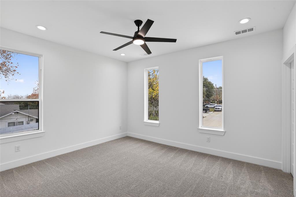 2007 North Montclair Avenue Dallas, TX 75208 - Photo 26 of 31 a view of an empty room with a window