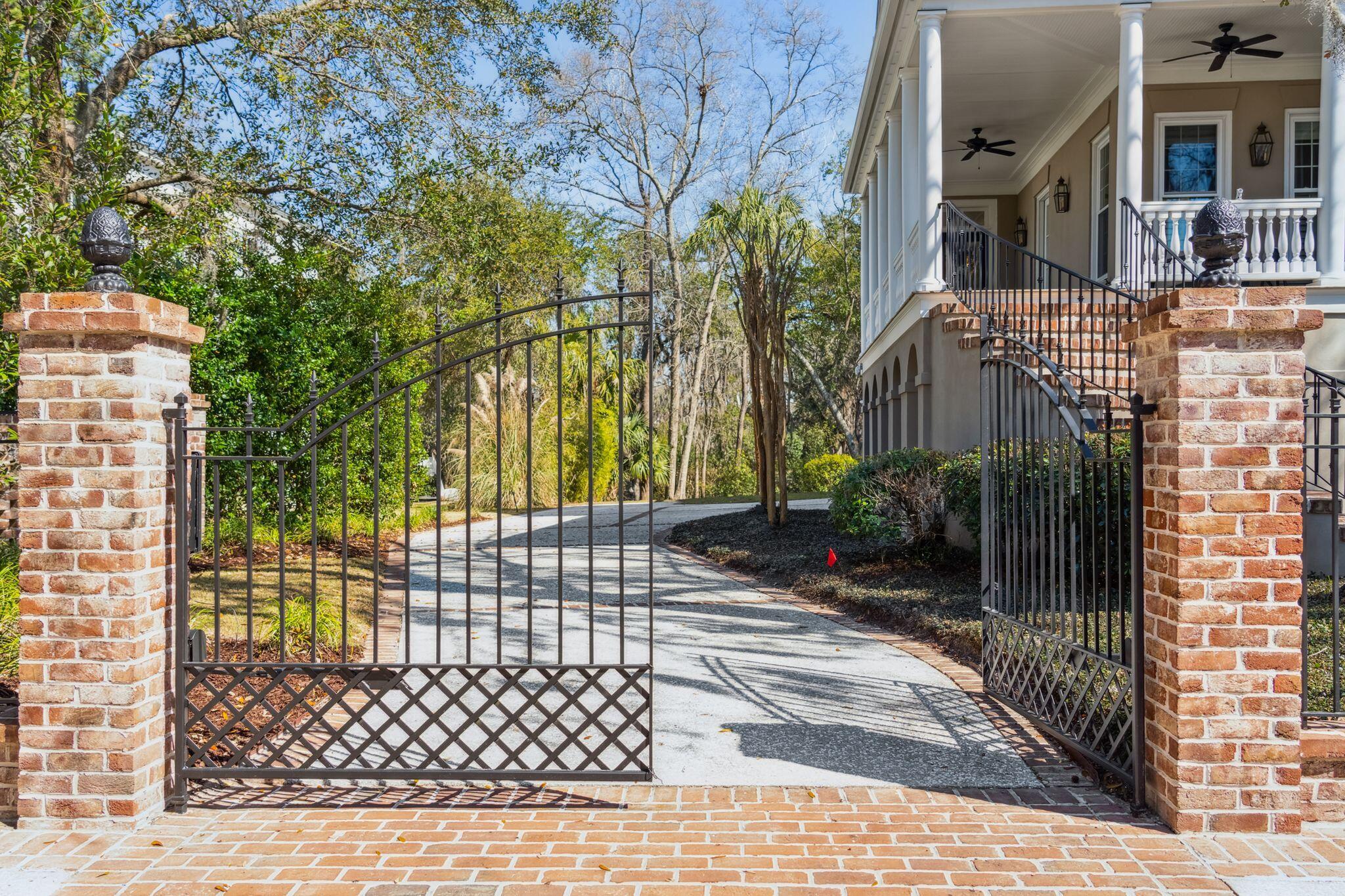 58 Saturday Road Mount Pleasant, SC 29464 - Photo 2 of 54 58SaturdayRd-KeenEyeMarketing-061