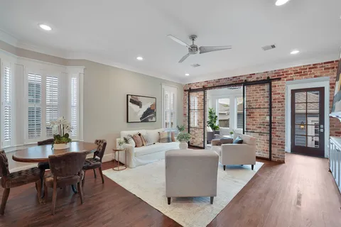 $1,070,000 | 537 West 22nd Street, Houston, TX 77008