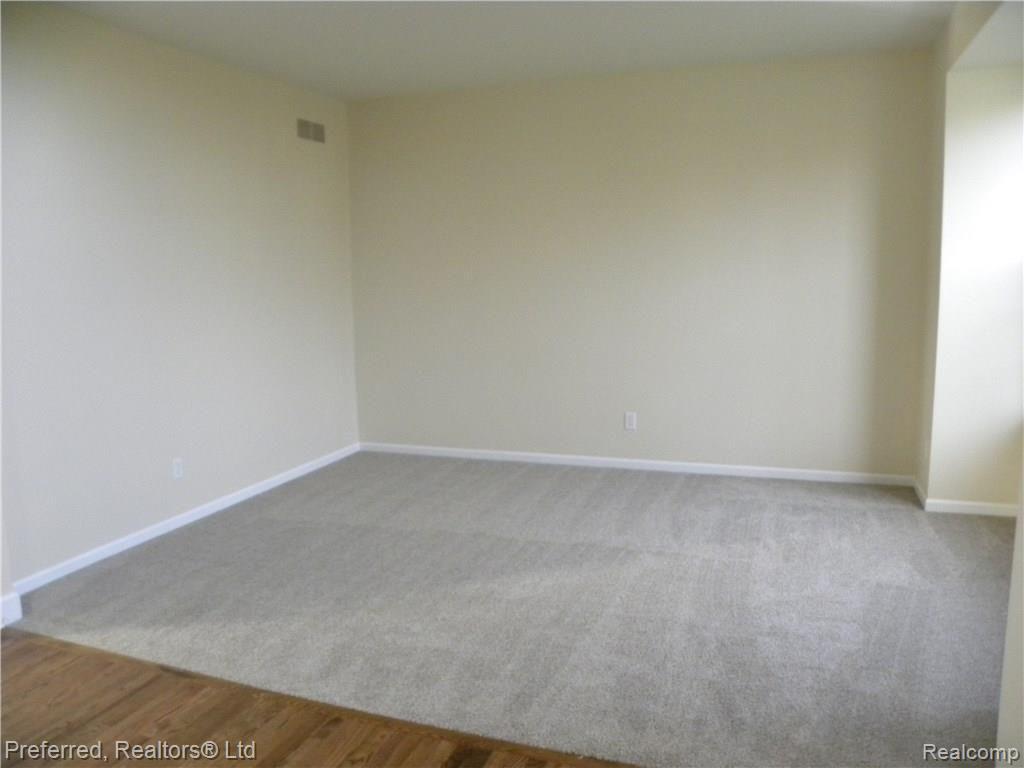 396 Springfield Drive Canton, MI 48188 - Photo 6 of 28 Living Room