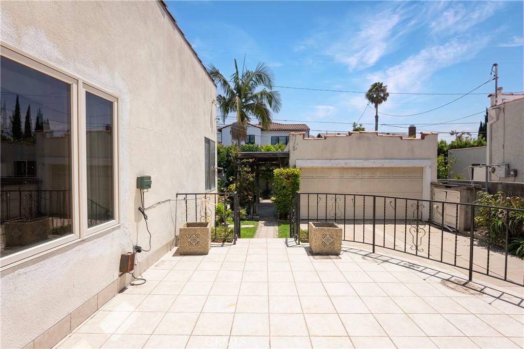 208 South Carson Road Beverly Hills, CA 90211 - Photo 32 of 39