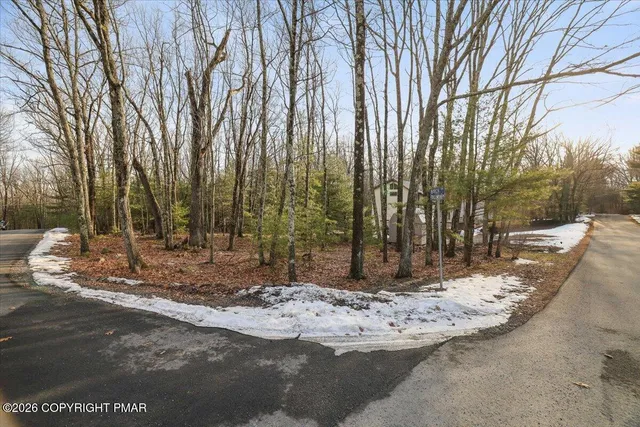 $267,500 | 144 Basswood Drive, Dingmans Ferry, PA 18328