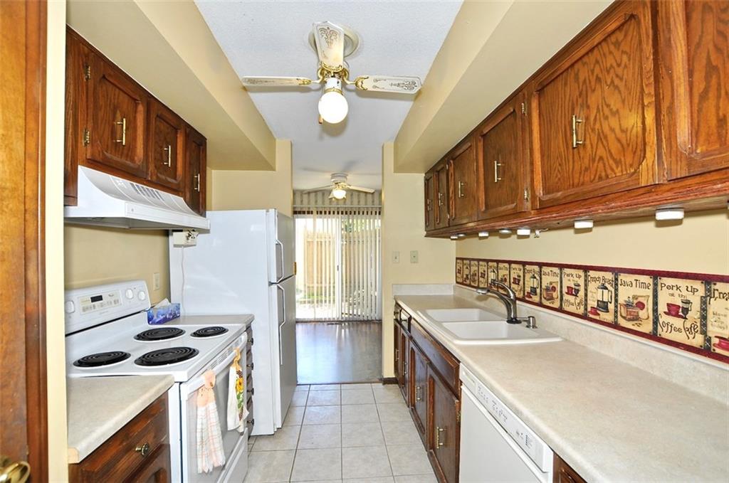672 Cobblestone Road Avon, IN 46123 - Photo 3 of 27 Gallery Image 3