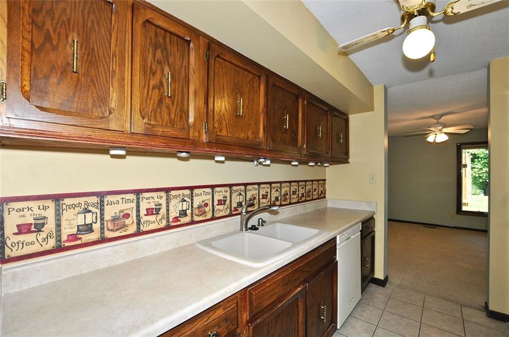672 Cobblestone Road Avon, IN 46123 - Photo 4 of 27 Gallery Image 4