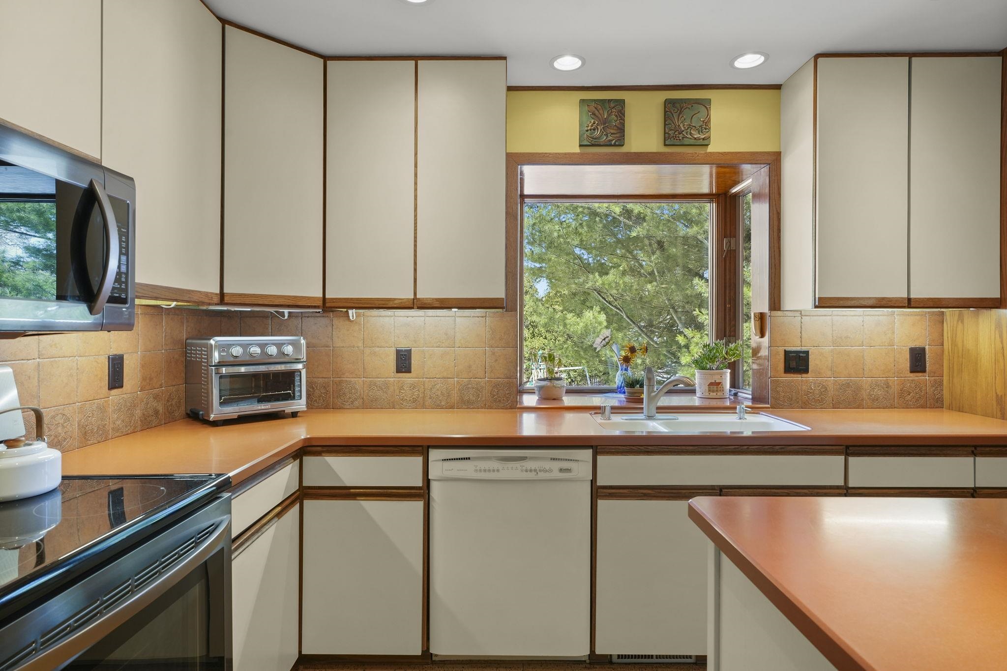 6310 Putnam Road Madison, WI 53711 - Photo 18 of 41