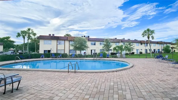 $1,750 | 416 Lakeside Drive, Unit 129, Margate, FL 33063