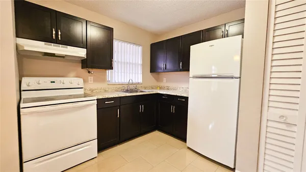 $1,750 | 416 Lakeside Drive, Unit 129, Margate, FL 33063