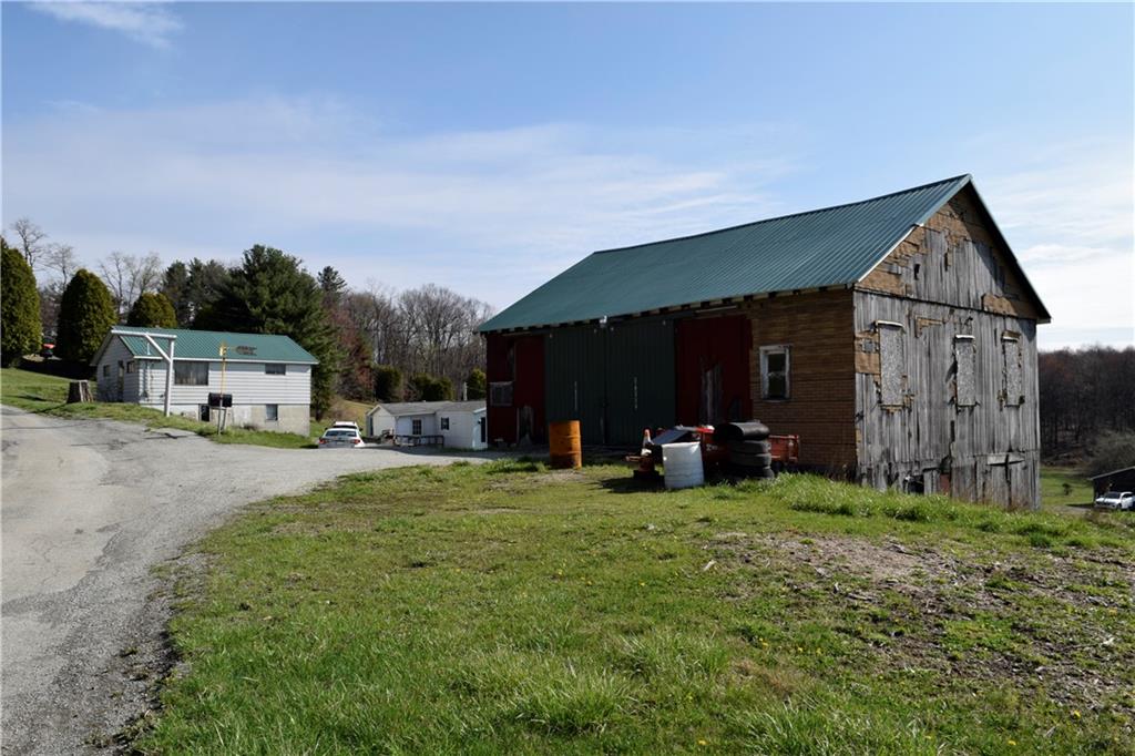 a view of a house with backyard and porch