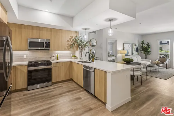 $3,611 | 800 North Front Street, Unit 1313, Burbank, CA 91502