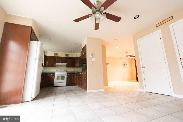 646 Powhatan Beach Road Pasadena, MD 21122 - Photo 5 of 10 Kitchen