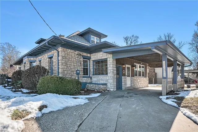 $700,000 | 2 South Sibley Street, Buckner, MO 64016