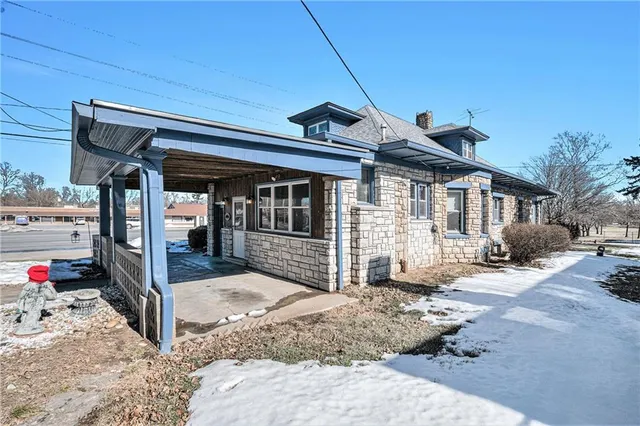 $700,000 | 2 South Sibley Street, Buckner, MO 64016