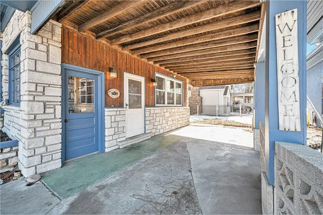 $700,000 | 2 South Sibley Street, Buckner, MO 64016