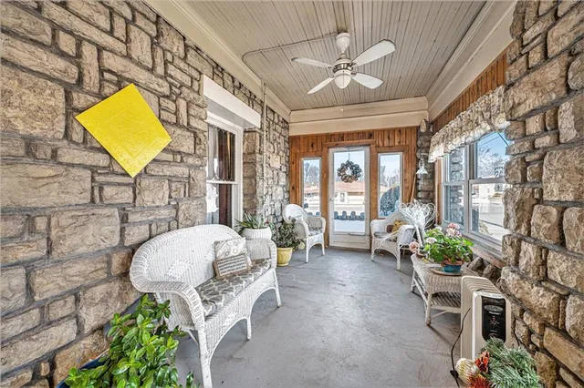 $700,000 | 2 South Sibley Street, Buckner, MO 64016