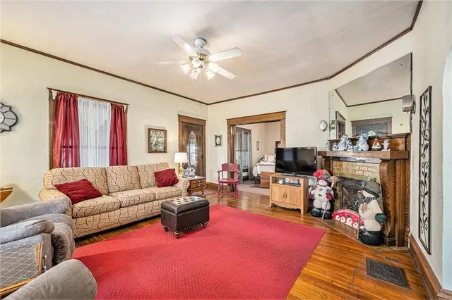 $700,000 | 2 South Sibley Street, Buckner, MO 64016