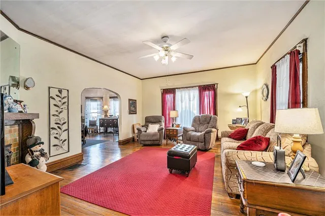 $700,000 | 2 South Sibley Street, Buckner, MO 64016