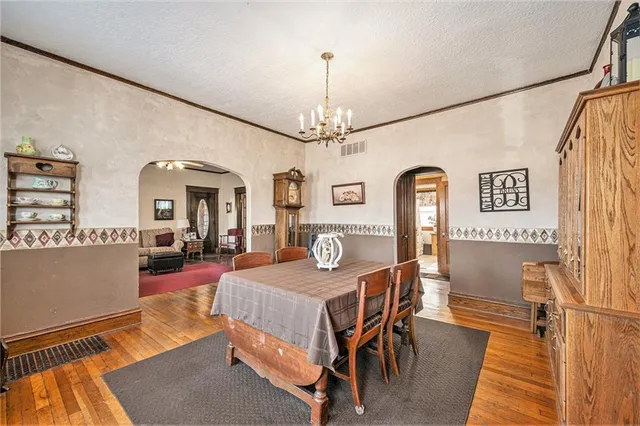 $700,000 | 2 South Sibley Street, Buckner, MO 64016